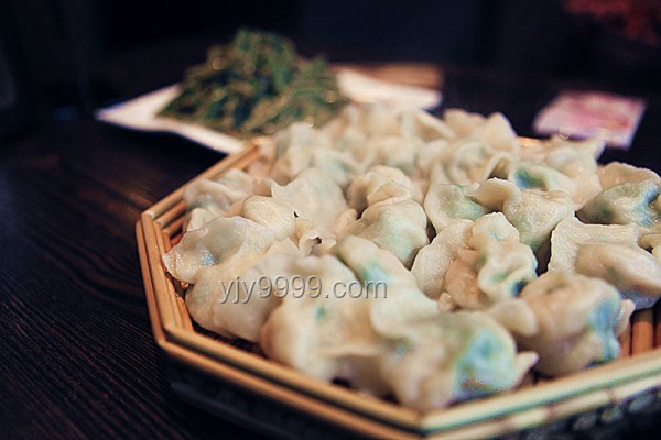 风干饺子“玉化”现象：文化创意与网红经济的未来趋势